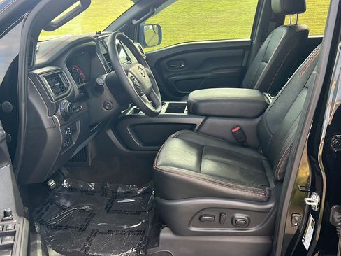 Used 2022 Nissan Titan PRO-4X w/ Pro-4x Convenience Package AWD/4WD image 10