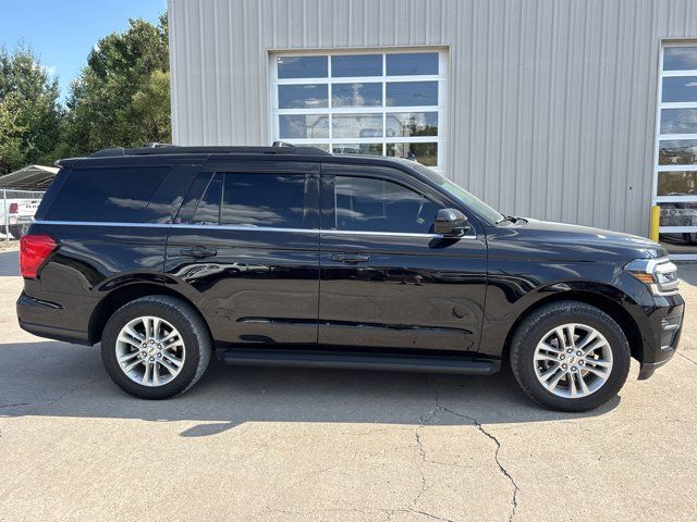 Used 2024 Ford Expedition XLT AWD/4WD image 2