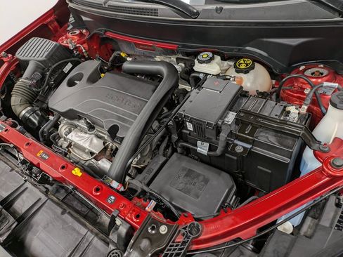 Used 2024 GMC Terrain SLE w/ Driver Convenience Package image 30