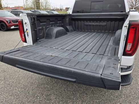 Used 2024 GMC Sierra 1500 Denali w/ Technology Package AWD/4WD image 9