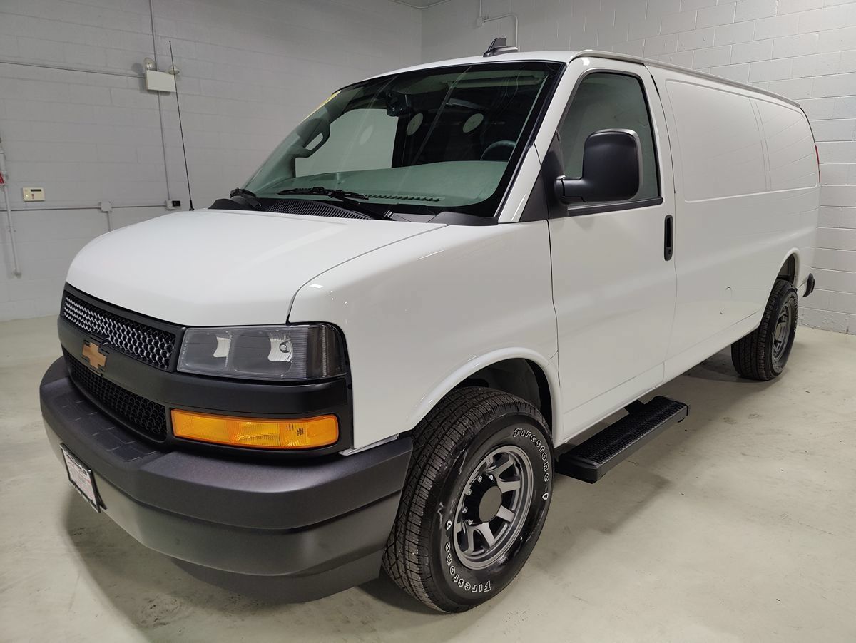 Used 2025 Chevrolet Express 3500 w/ Driver Convenience Package RWD image 32
