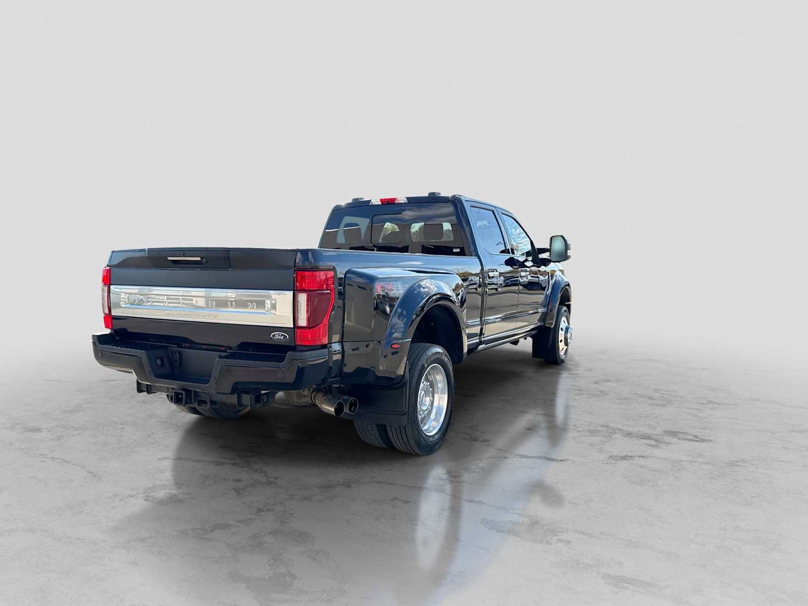 Used 2020 Ford F450 Platinum w/ FX4 Off-Road Package AWD/4WD image 6
