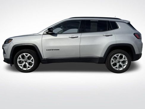 Certified 2025 Jeep Compass Latitude image 6