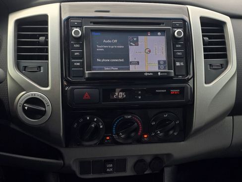 Used 2014 Toyota Tacoma w/ TRD Sport Package image 32