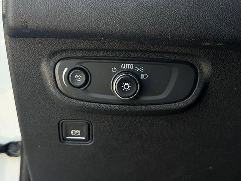 Used 2024 GMC Terrain SLE w/ Elevation Edition FWD image 19