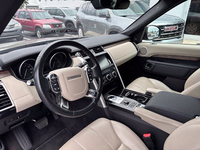 Used 2017 Land Rover Discovery HSE AWD/4WD image 2