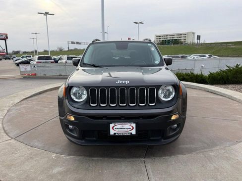 Used 2017 Jeep Renegade Latitude w/ Popular Equipment Group image 12