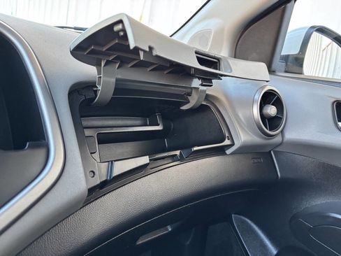 Used 2015 Chevrolet Sonic LT image 18