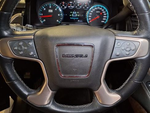 Used 2018 GMC Yukon Denali w/ Denali Ultimate Package AWD/4WD image 11