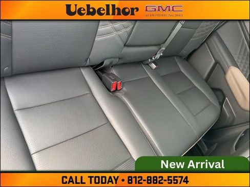 Used 2023 GMC Canyon Denali image 6