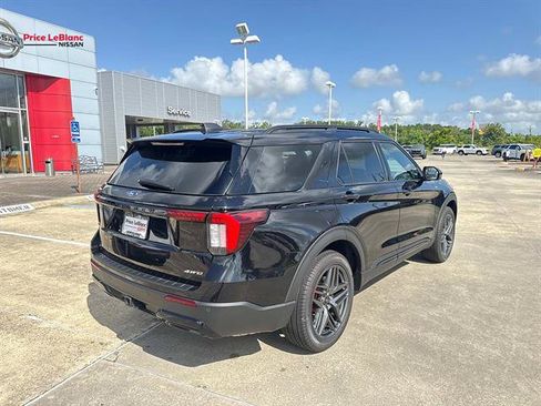 Used 2025 Ford Explorer ST-Line w/ ST-Line Street Pack AWD/4WD image 7
