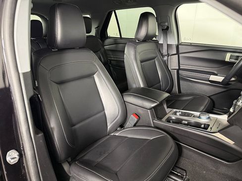 Used 2023 Ford Explorer XLT w/ Equipment Group 202A AWD/4WD image 27