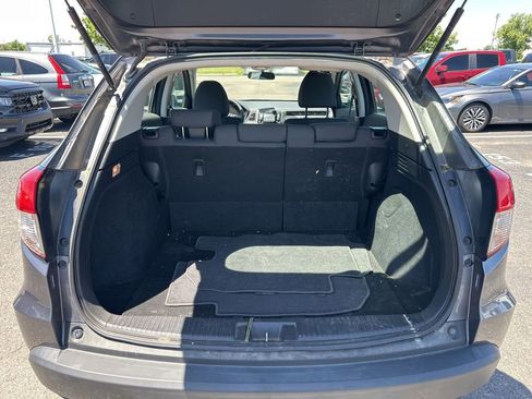 Used 2019 Honda HR-V LX image 9