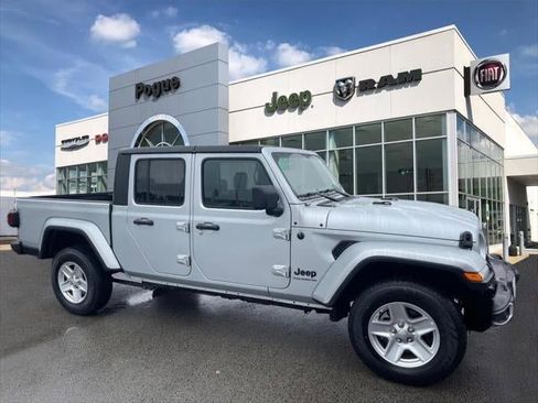 Used 2023 Jeep Gladiator Sport image 2