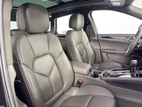 Used 2023 Porsche Macan image 37