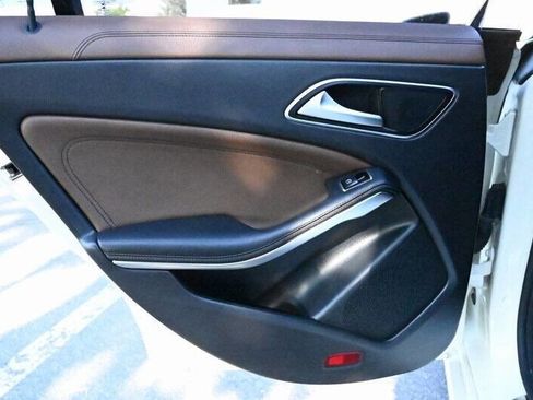 Used 2014 Mercedes-Benz CLA 250 4MATIC image 19