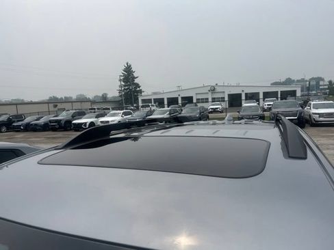 Used 2023 GMC Acadia SLT w/ Elevation Edition AWD/4WD image 2