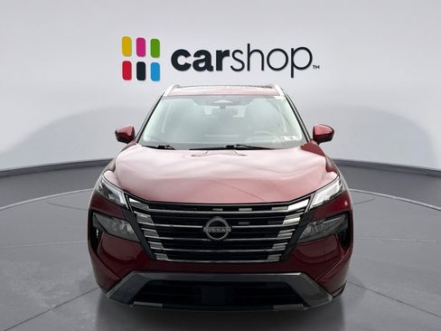 Used 2025 Nissan Rogue SL w/ Tech Package image 8