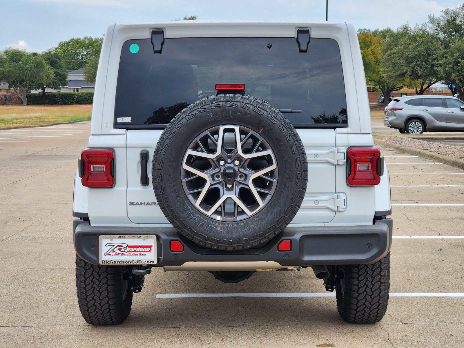 New 2026 Jeep Wrangler Unlimited Sahara AWD/4WD image 5