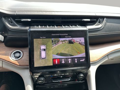 Used 2022 Jeep Grand Cherokee L Summit w/ Advanced Protech Group IV AWD/4WD image 23
