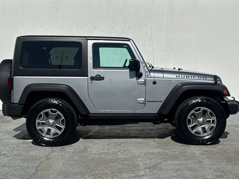 Used 2016 Jeep Wrangler Rubicon w/ Power Convenience Group AWD/4WD image 2