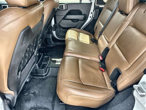 Used 2021 Jeep Wrangler Unlimited Rubicon AWD/4WD image 16