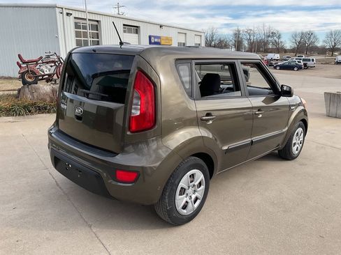 Used 2013 Kia Soul FWD image 9