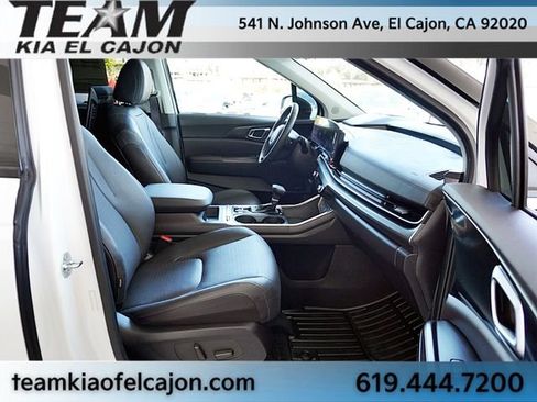 Certified 2025 Kia Carnival SX Prestige FWD image 11