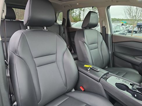 Used 2023 Nissan Rogue SV w/ SV Premium B Package image 12