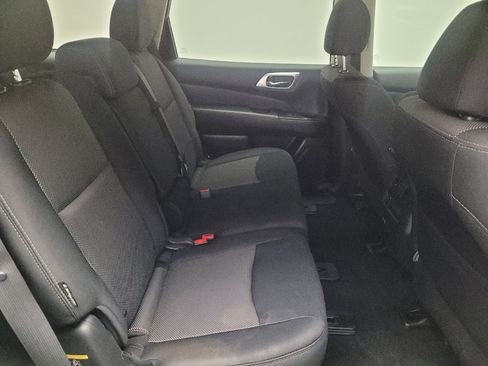 Used 2019 Nissan Pathfinder SV image 19