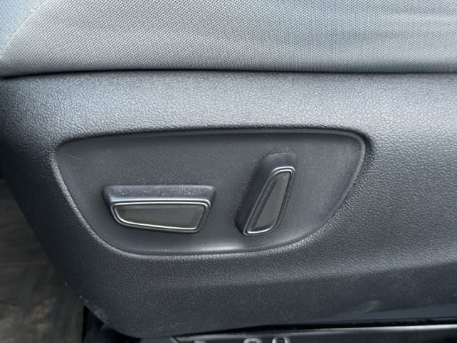 Used 2025 Toyota Sienna LE FWD image 27