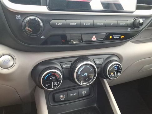 Used 2024 Hyundai Venue SEL image 26