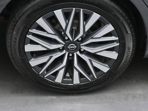 Used 2024 Nissan Altima 2.5 SV FWD image 45