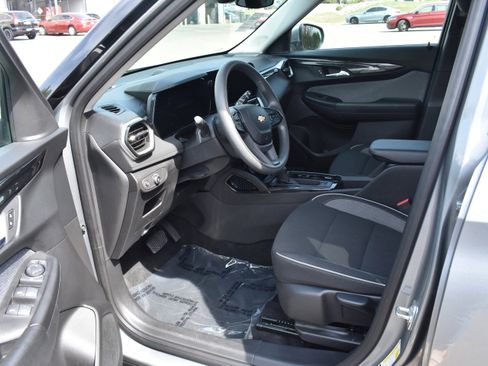 Used 2025 Chevrolet TrailBlazer LT image 12
