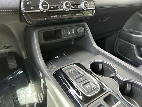 Certified 2025 Honda Pilot Touring image 16