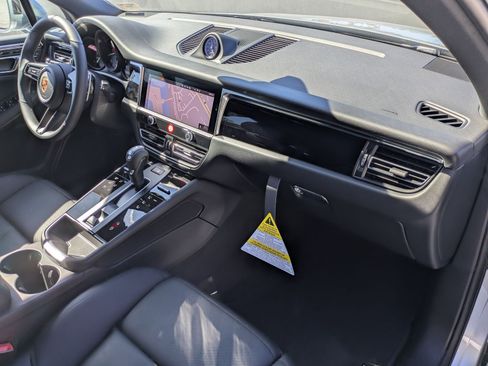 Certified 2026 Porsche Macan AWD/4WD image 26