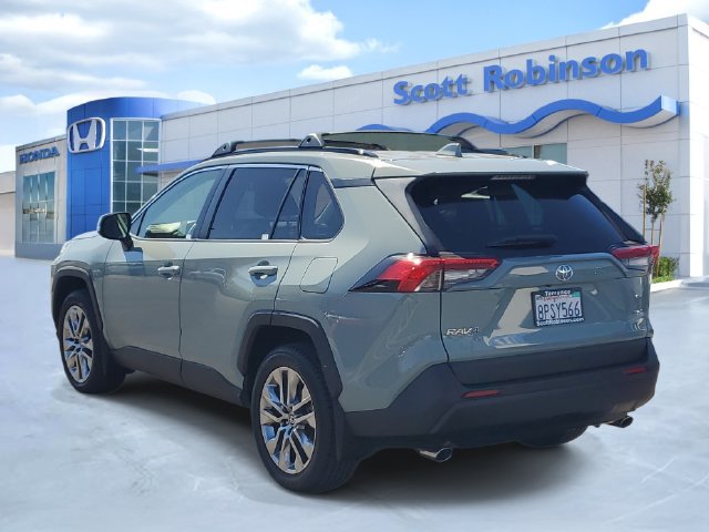 Used 2020 Toyota RAV4 XLE Premium w/ All Weather Liner Package FWD image 3