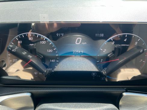 Used 2022 Mercedes-Benz GLB 250 image 34