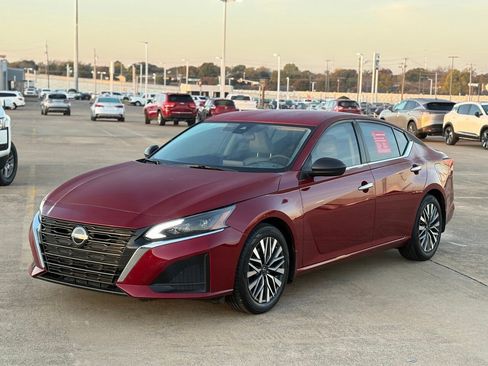 Certified 2024 Nissan Altima 2.5 SV image 4