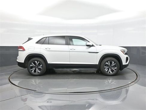 New 2026 Volkswagen Atlas Cross Sport SE image 8