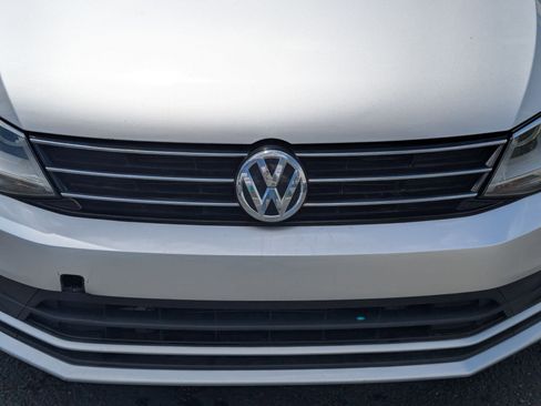 Used 2016 Volkswagen Jetta S image 9