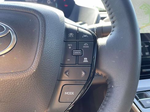 Used 2025 Toyota bZ4X FWD image 15
