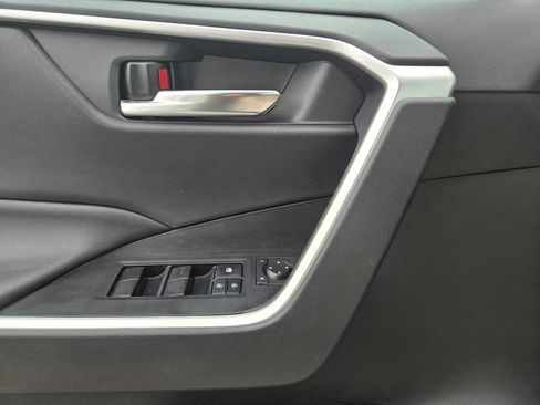 Used 2020 Toyota RAV4 XLE w/ All Weather Liner Package AWD/4WD image 25