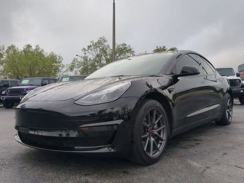 Used 2023 Tesla Model 3 Standard Range image 9
