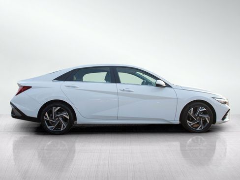 Used 2025 Hyundai Elantra SEL FWD image 6