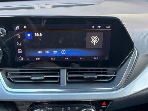 Used 2025 Chevrolet Trax LT image 34