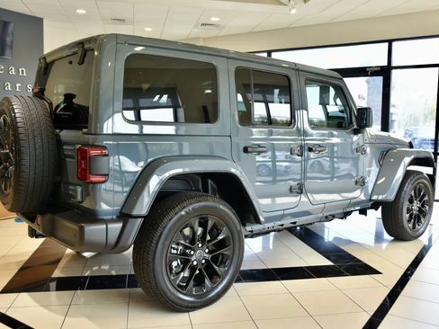 Used 2024 Jeep Wrangler Unlimited Sahara w/ Dual Top Group AWD/4WD image 6