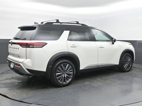 Used 2024 Nissan Pathfinder SL w/ SL Premium Package FWD image 9