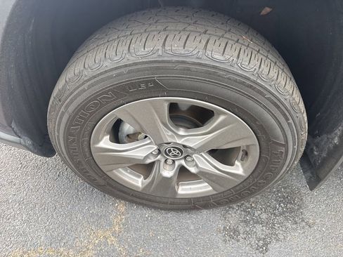 Used 2024 Toyota RAV4 XLE w/ Convenience Package image 10