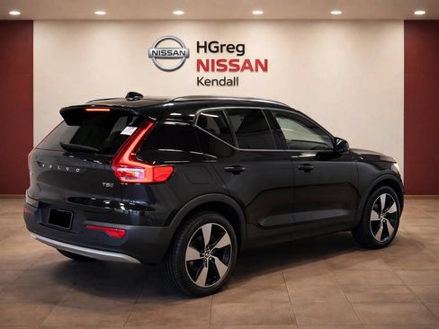 Used 2020 Volvo XC40 T5 Momentum w/ Protection Package AWD/4WD image 4